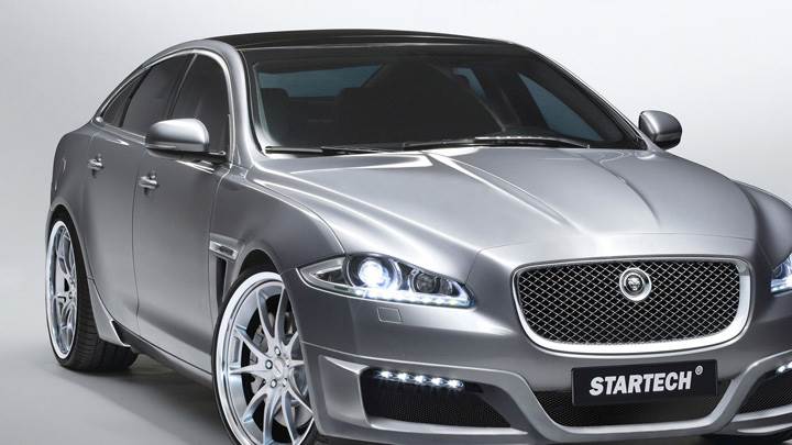 STARTECH Jaguar XJ 2010 In Grey Front Pose